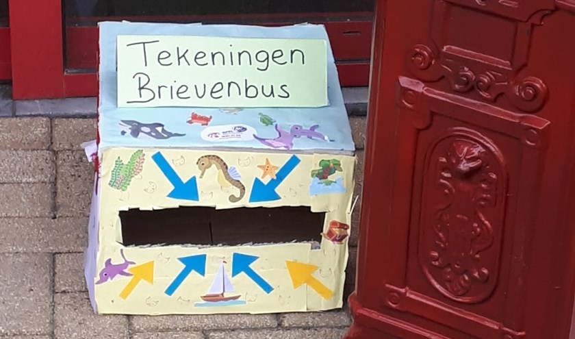 • Deze speciale brievenbus staat bij De Wielewaal in Zaltbommel. Maar ook op tal van andere plaatsen in de Bommelerwaard staan speciale tekeningenbrievenbussen.