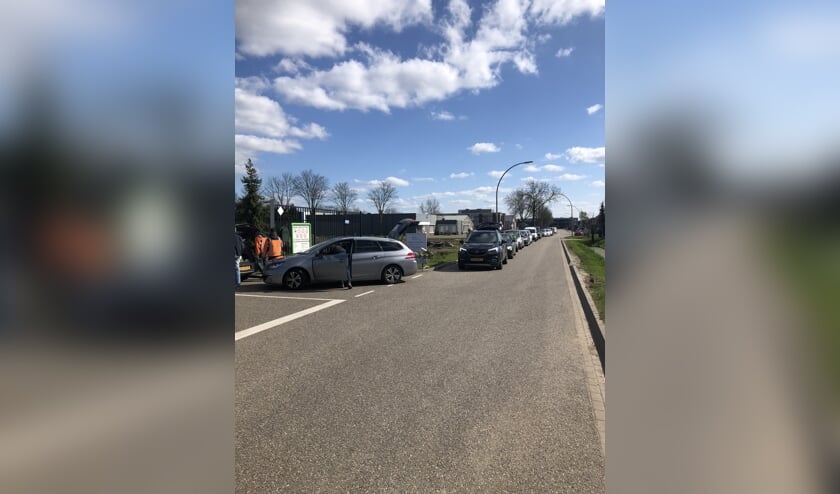 <p>• Drukte voor een milieustraat.</p>