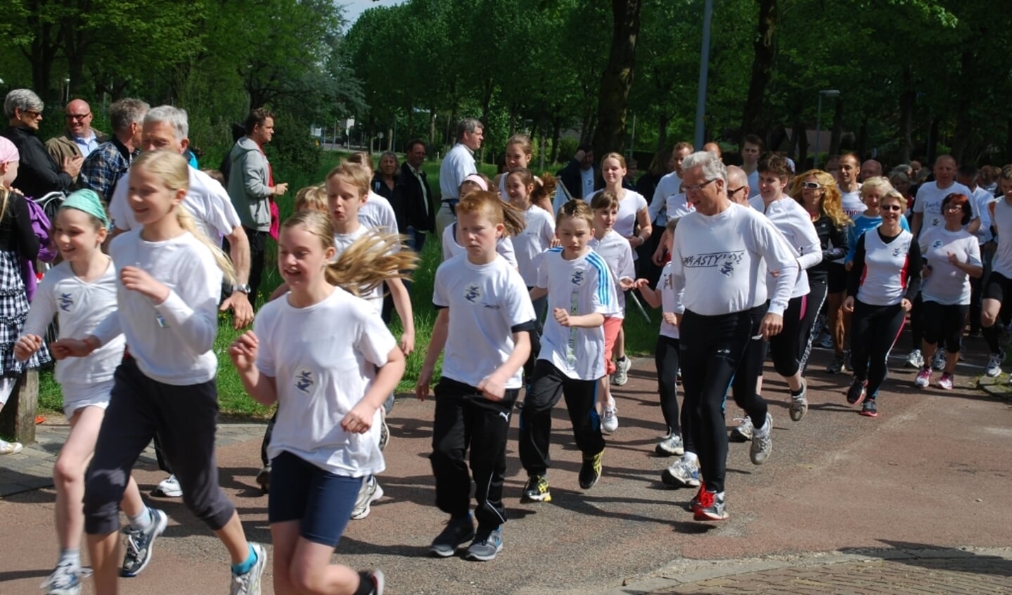 deelnemers aan de Roel Boerma loop zijn te herkennen aan het witte T-shirt.