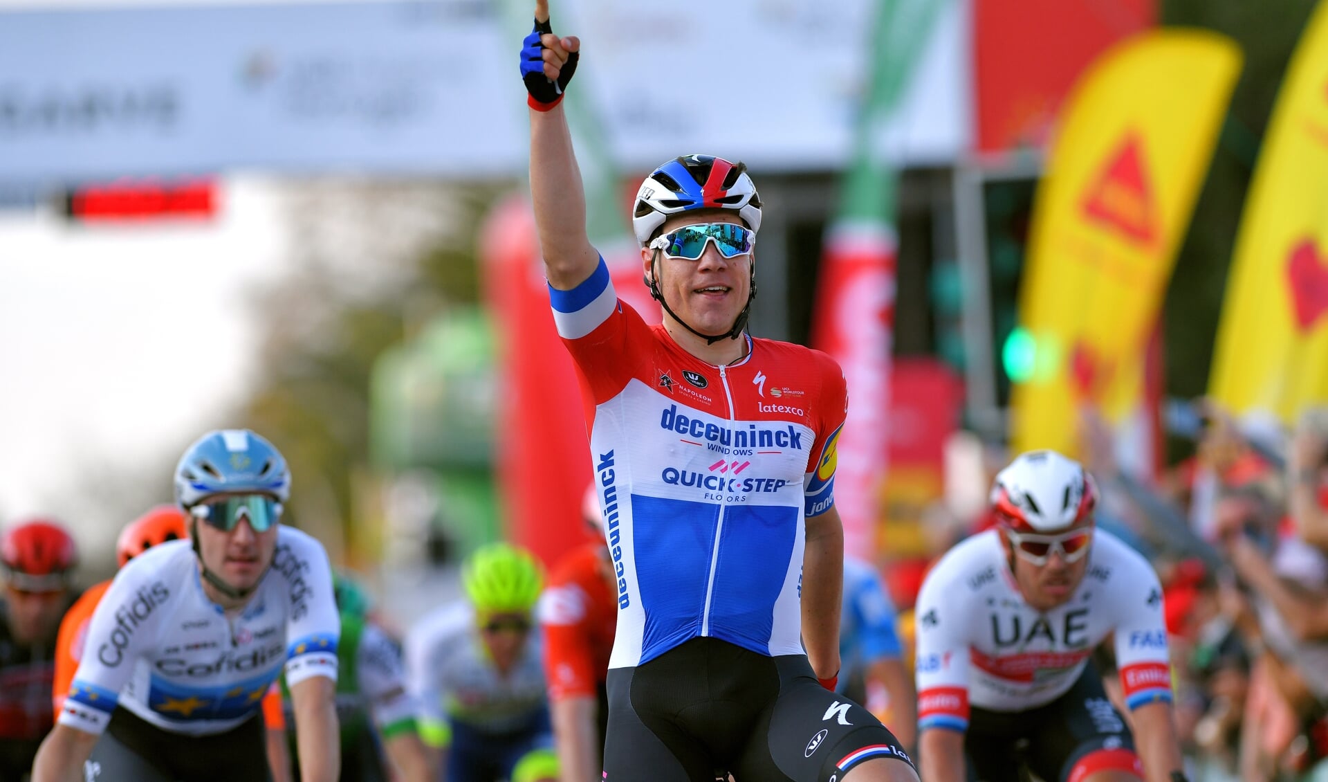 • Fabio Jakobsen wint de eerste etappe in de Ronde van de Algarve 2020.