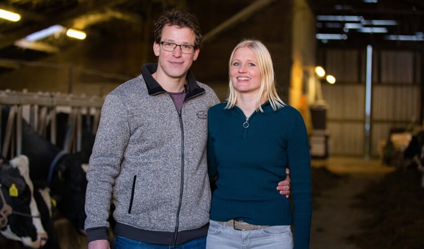 • De foto van Lenette en Nico, gemaakt aan het begin van de rit, voordat de corona-maatregelen van kracht waren.