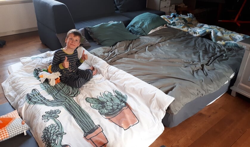 • Guus genoot met volle teugen van een 'slaapfeestje met het hele gezin' in de woonkamer.