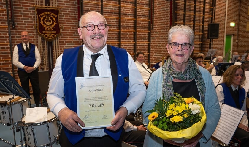• Goos en Arma Middelkoop tijdens de huldiging.