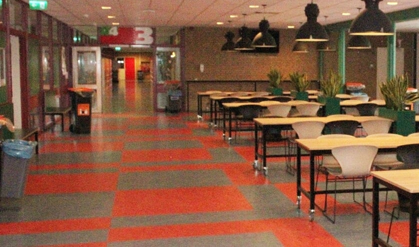 • De lege eetzaal in het Willem de Zwijger College.