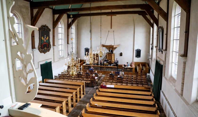 <p>• Vorig jaar: een internet-dienst in de vrijwel lege kerk van Giessen-Oudekerk.</p>
