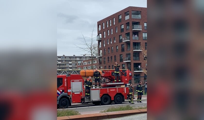 • Brandweer steunt de ziekenhuismedewerkers. (foto: Facebook/Groene Hart Ziekenhuis)