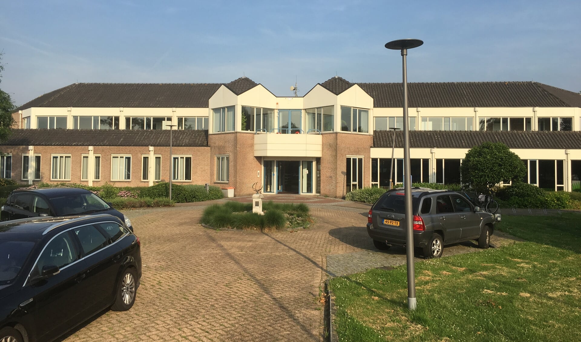 • Het voormalige gemeentehuis van Giessenlanden moet verbouwd worden tot tijdelijke huisvesting voor Molenlanden.