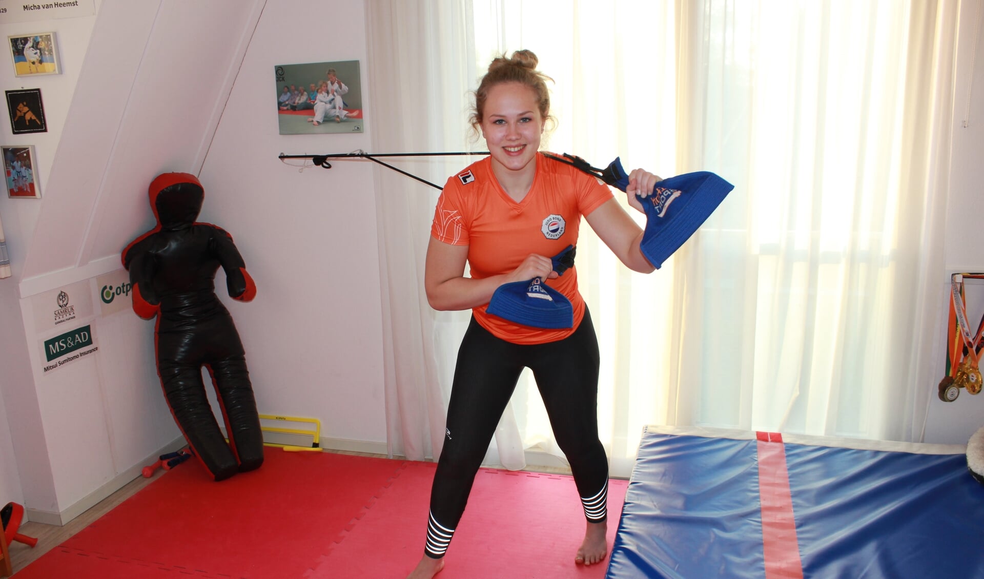 • Yael van Heemst in haar 'thuis-gym'.