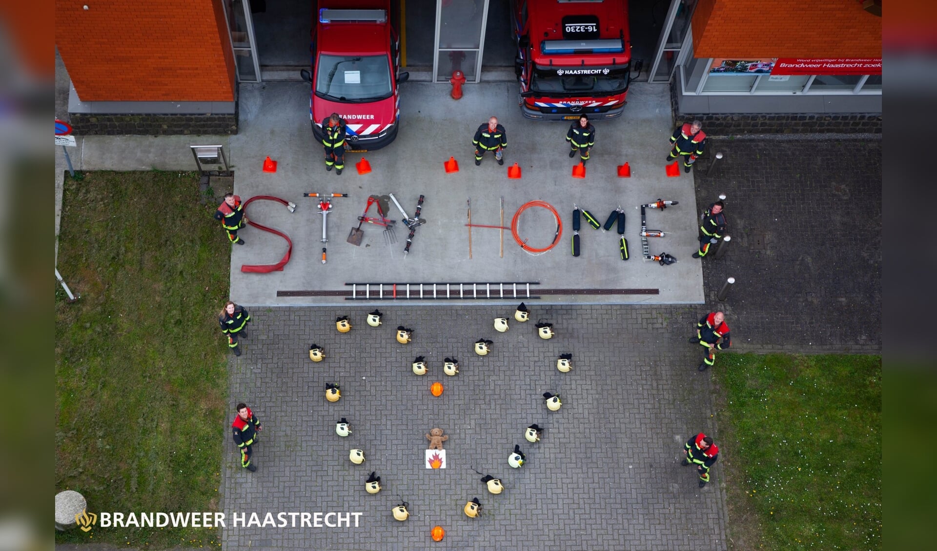 • Brandweer Haastrecht deed mee aan de #StayHomeChallenge. 