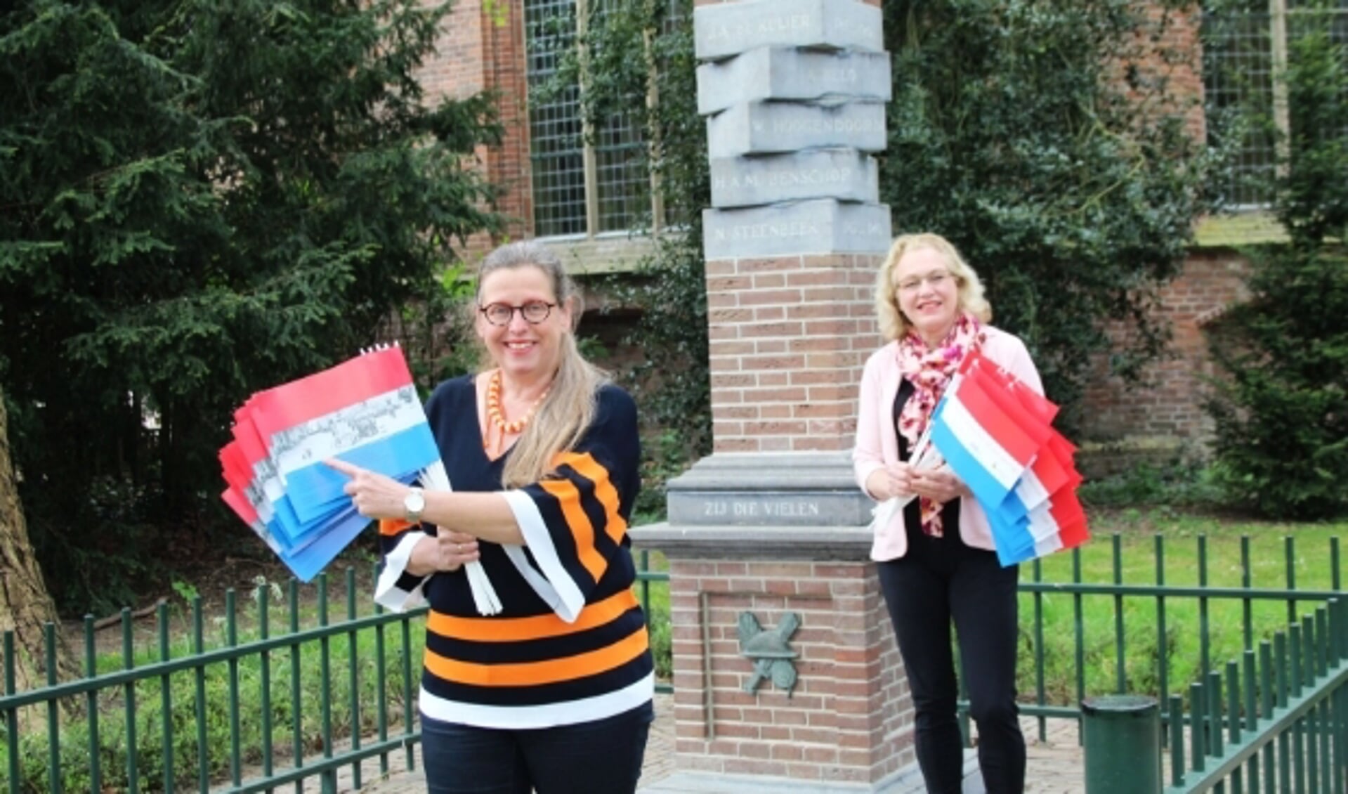 Corien Rietveld werkte met Anastasia van der Lugt het idee van de zwaaivlaggen voor IJsselstein 75 jaar Bevrijd uit. (Foto: Lysette Verwegen)