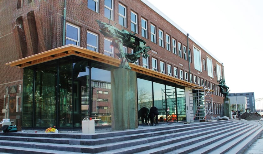 • De verbouwing van het gemeentehuis in Alblasserdam nadert zijn voltooiing.