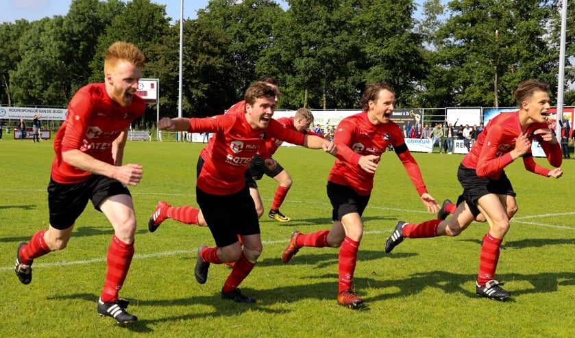 • Nacompetitiefinale De Zwerver-SV Meerkerk (2-2, DZ wint na strafschoppen)