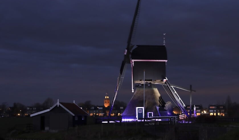 • De Tiendwegse molen in de verlichting.