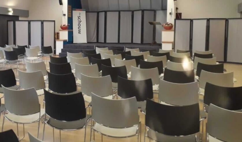 • De nieuwe stoelen zijn klaar voor gebruik.