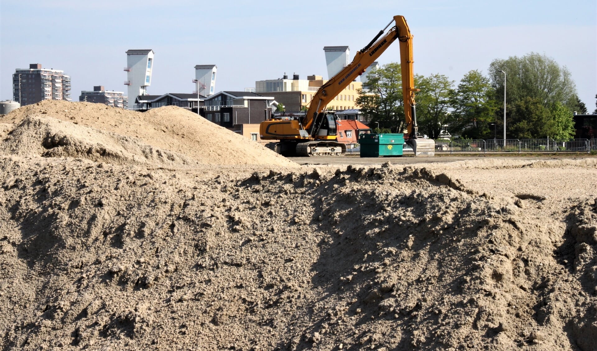 • Dura Vermeer heeft al 1,6 hectare - nagenoeg 30 procent van het voormalige EMK-terrein - bouwrijp gemaakt. 