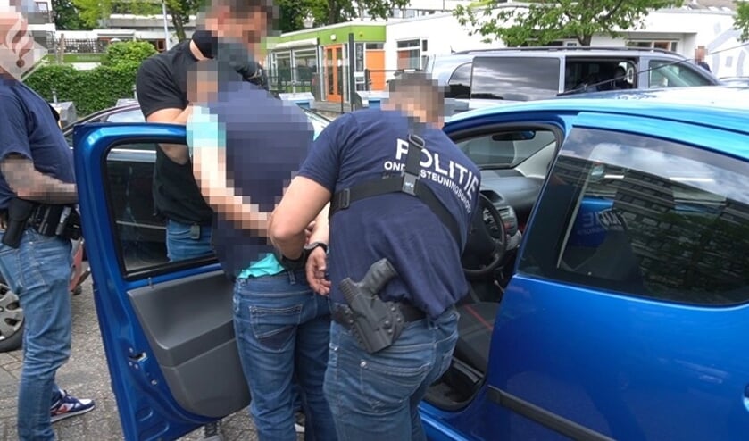• Een van de aanhoudingen.