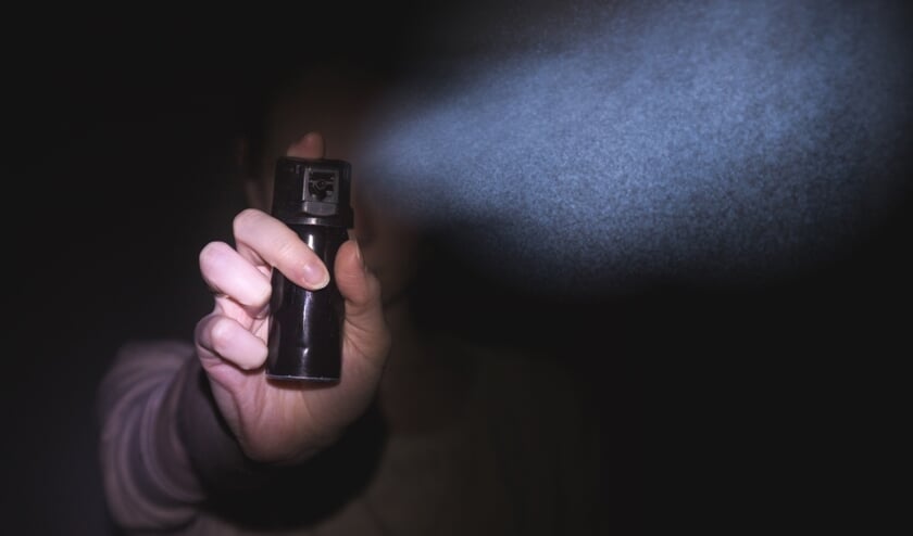 <p>• De motoragent moest de man pepperen om 'm rustig te krijgen. </p>