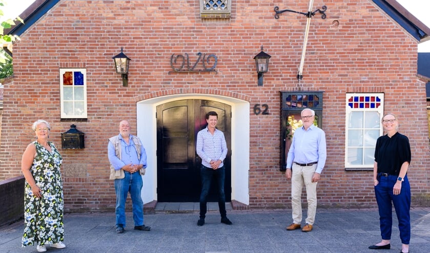 • Dorpsraad Oudendijk: Jeannette Zwijnenburg-van der Vliet, Jaap Hartman, Ferdy van Well, Rick Westerlaken en Margreeth de Gier-Ververis.