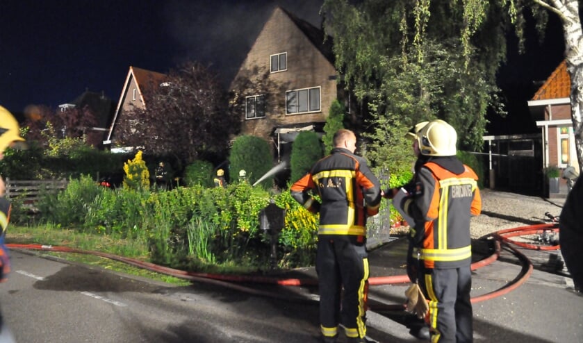 • Zaterdagochtend stond er een woning in brand langs de Kadijkselaan in Bergambacht. De bewoners wisten veilig buiten te komen.