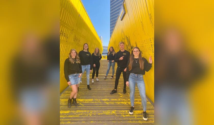 • De zes studenten van het project (van achter naar voren, links naar rechts):
Quinty, Janine, Andrea, Joost, Jill en Darinka.