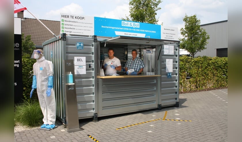 Bij Boll en Boll kan iedereen terecht voor beschermende kleding en desinfectiemiddelen.