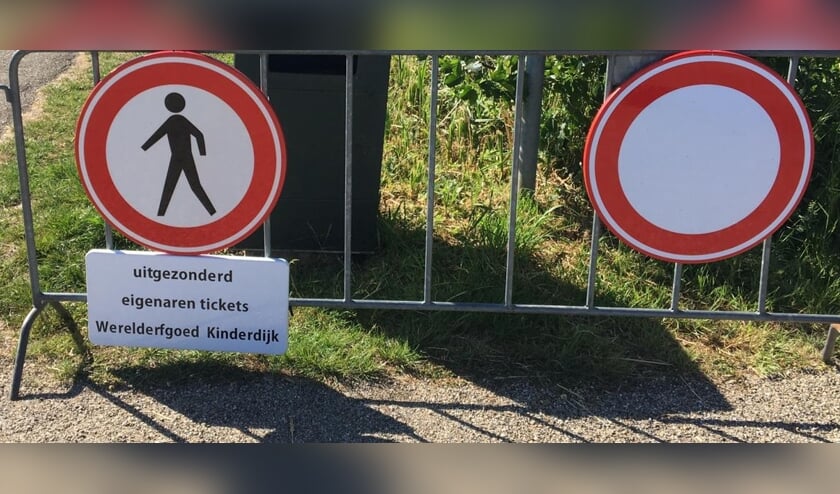 • De hekken voor het afsluiten van de Middelkade staan al gereed.