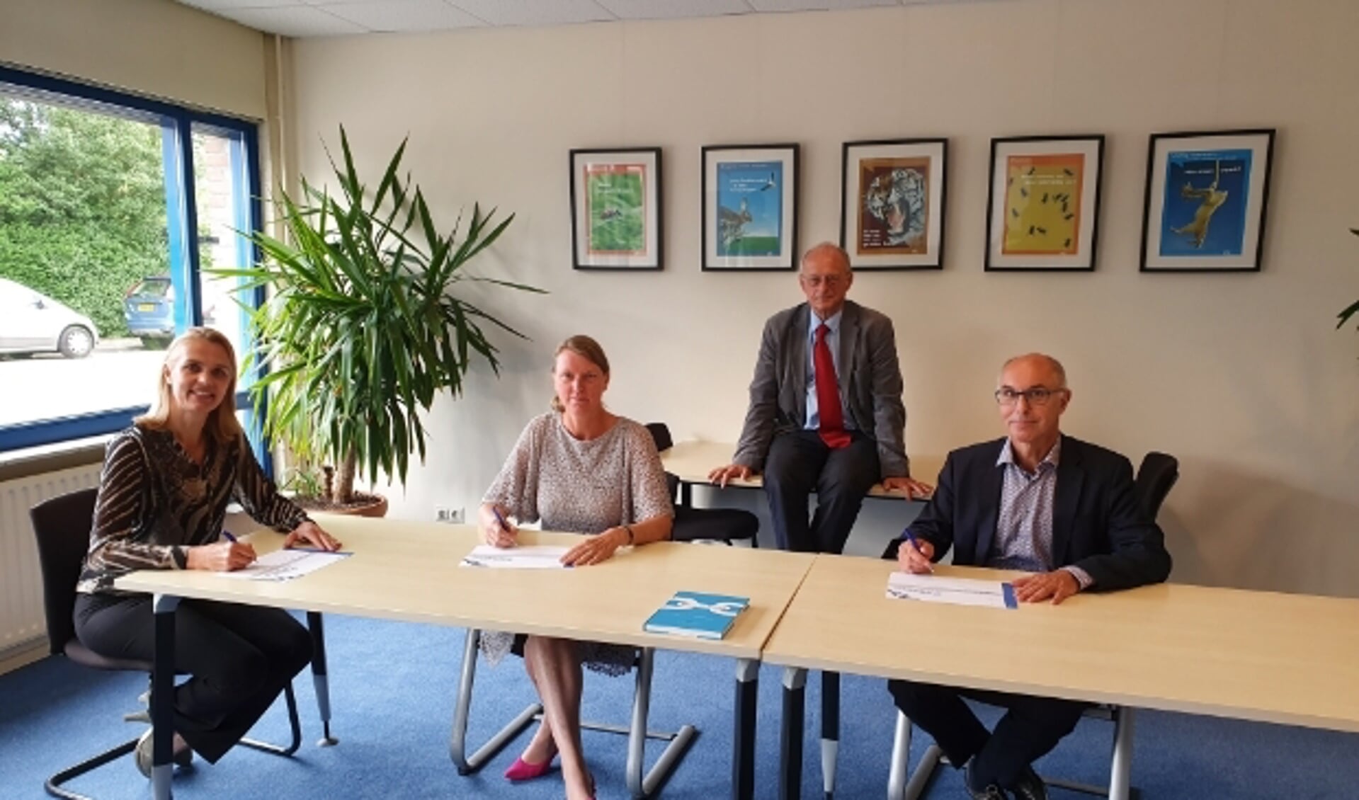 V.l.n.r: Veronique van der Heijden (directeur WerkwIJSS), Yvonne Halman (gemeentesecretaris Lopik), Kees Blokland (voorzitter RAS) en Mark Foekema (wethouder IJsselstein).