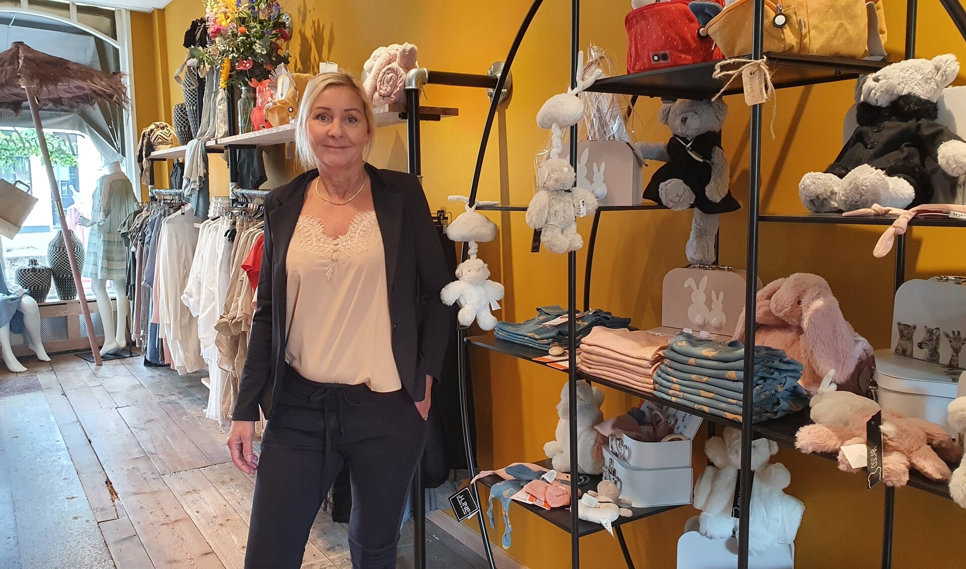 • Alice Roode-Wanink in haar nieuwe winkel.