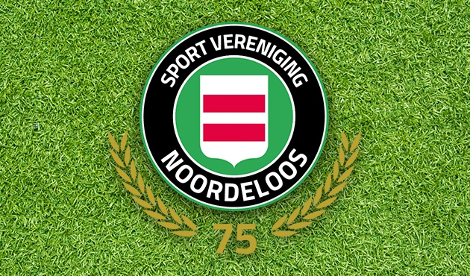 • De jubileumvlag van SV Noordeloos.