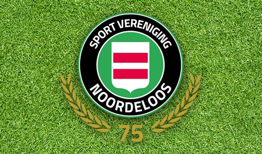 • De jubileumvlag van SV Noordeloos.