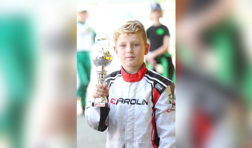 • Luca van Leer met de beker.