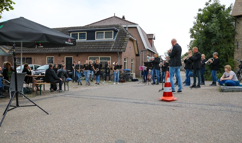 • Volharding speelt bij Het Zwarte Paard.