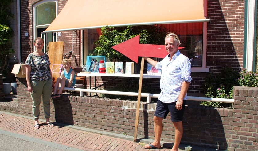 • Esther den Besten met haar zoon Neill en Thijs van der Wal.