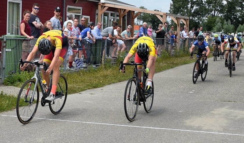 • Daan Hartog sprint naar de zege.