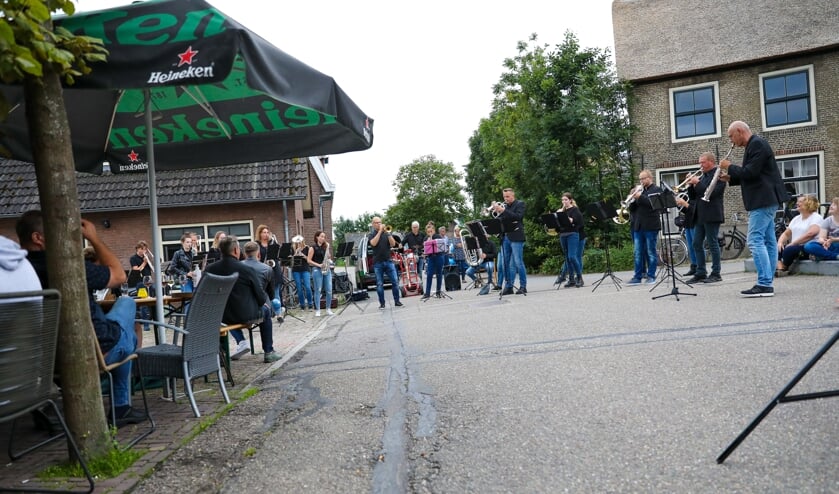 • Volharding speelt bij Het Zwarte Paard.