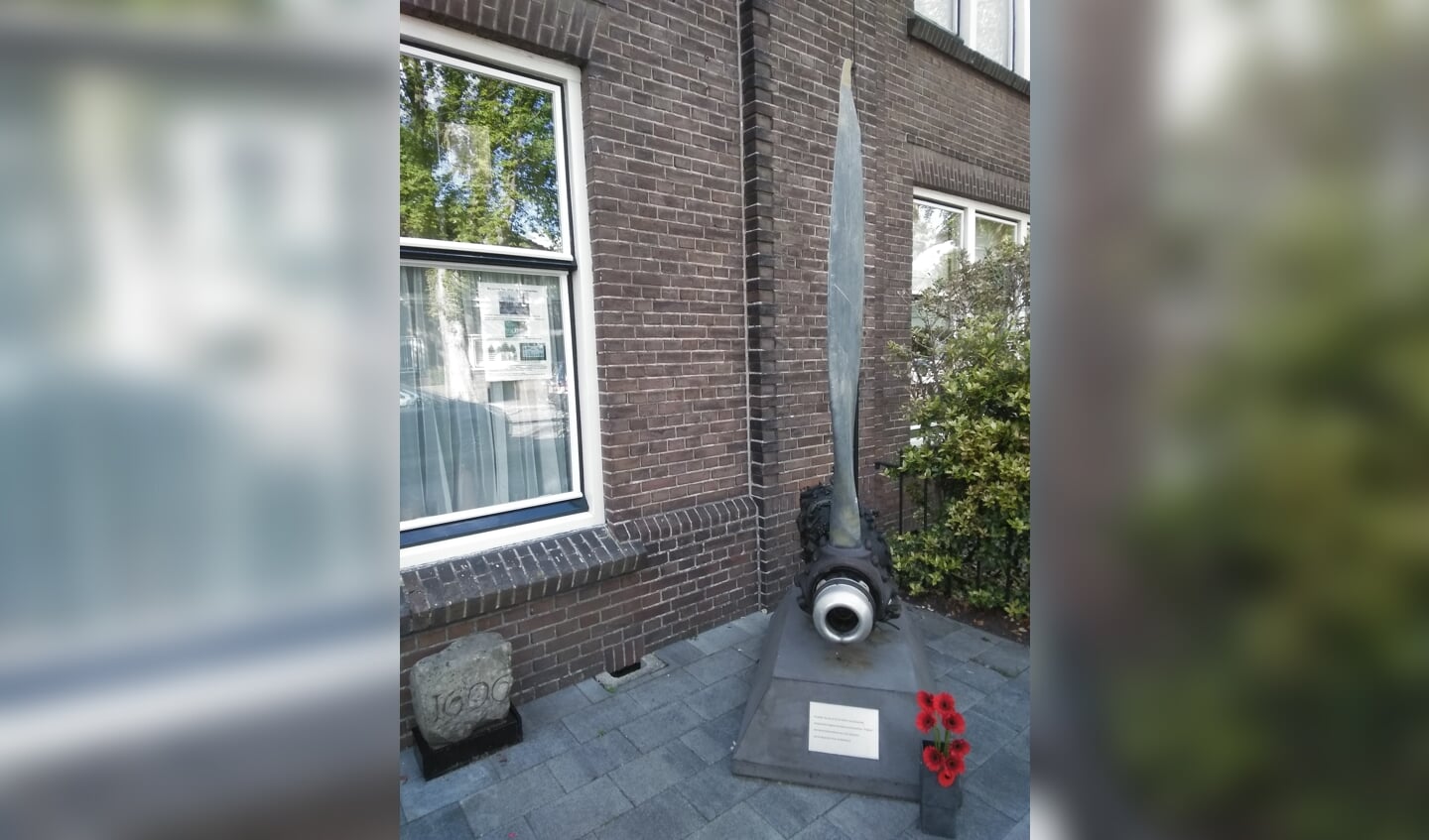 • Op 21 juli 2020 is door de werkgroep Lancaster Popeye, onderdeel van Stichting Dorpsbehoud Papendrecht,  met een bloemenhulde de crash van 21 juli 1944 herdacht. 
