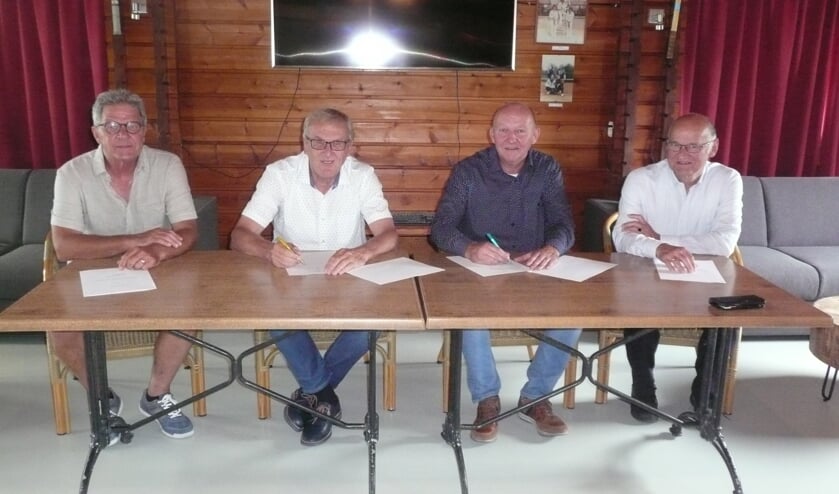 •De ondertekening van het sponsorcontract.