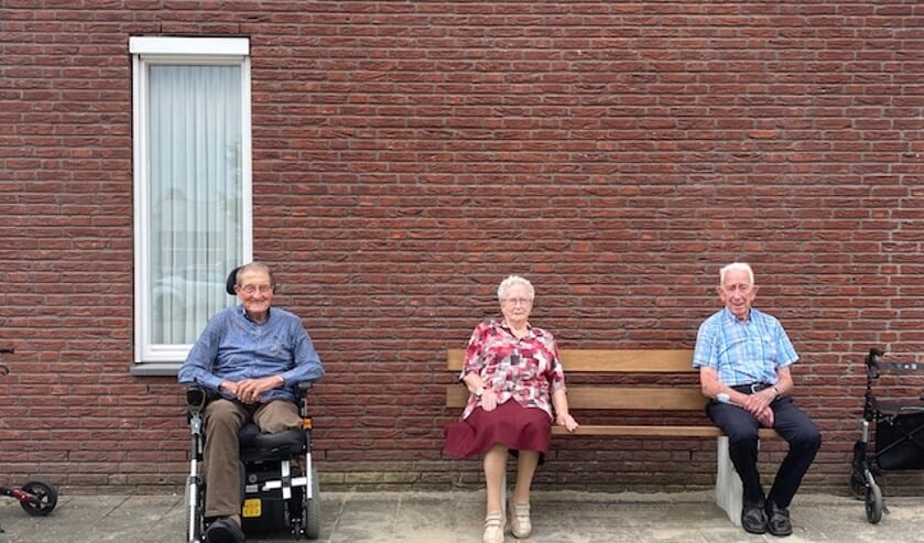 Binnen korte tijd stond er een bankje.