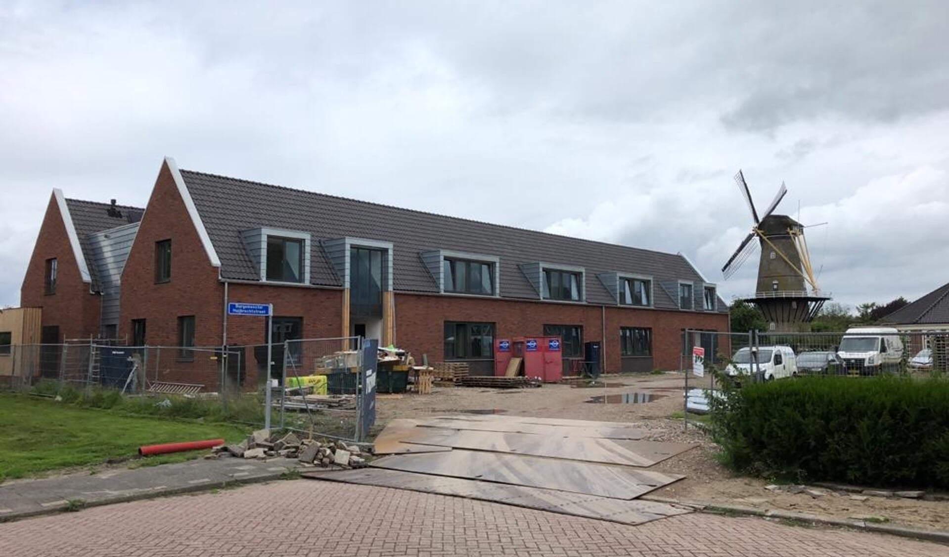 • De huidige situatie op het bouwterrein nabij de molen.