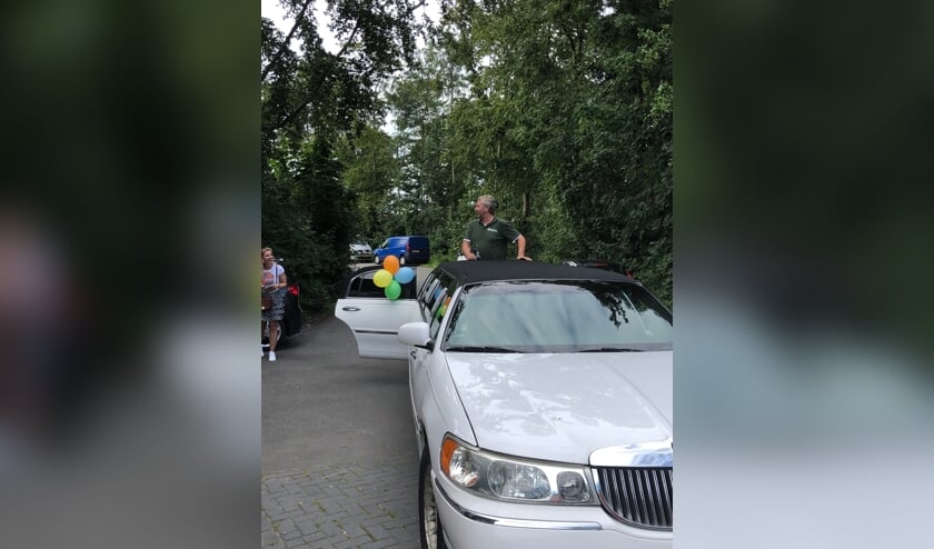 • Ad Aantjes met de limousine.
