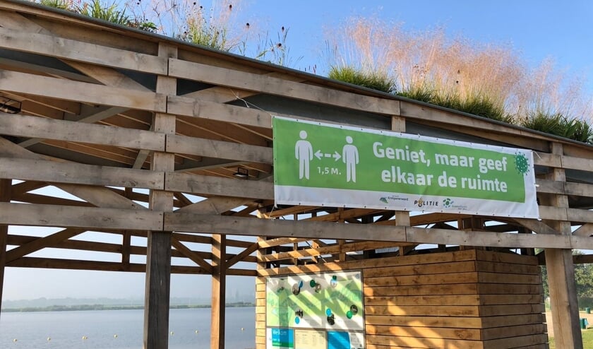 • Spandoek bij de Surfplas.