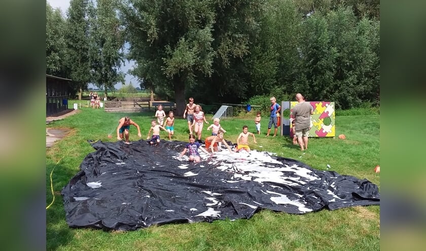 • Buikschuiven op ingezeept landbouwplastic.