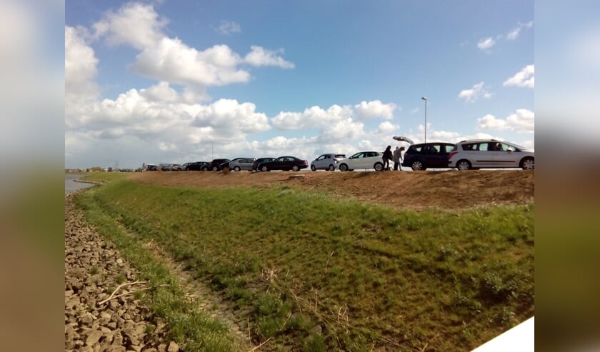 <p>• De nieuwe functionarissen worden met name ingezet op drukke plekken. Op de foto: drukte in Kinderdijk, enkele jaren geleden.</p>