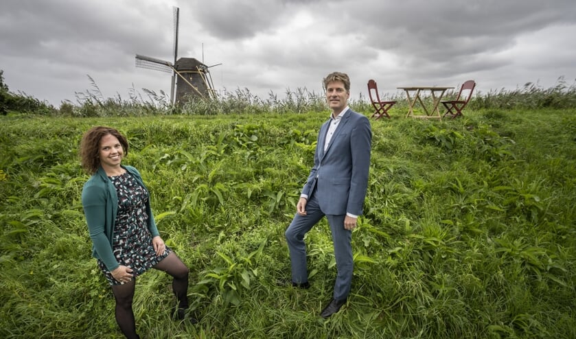 • Pesman praat mee op lokaal niveau, Beukeboom op mondiaal niveau. 'De bestuurder acteert op beweging vanuit de samenleving.'