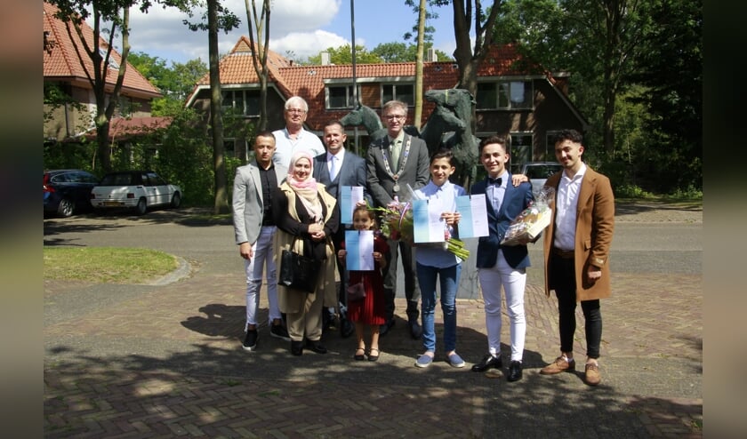 Loco-burgemeester Ed Goossens ging ook op de foto met de inwoners