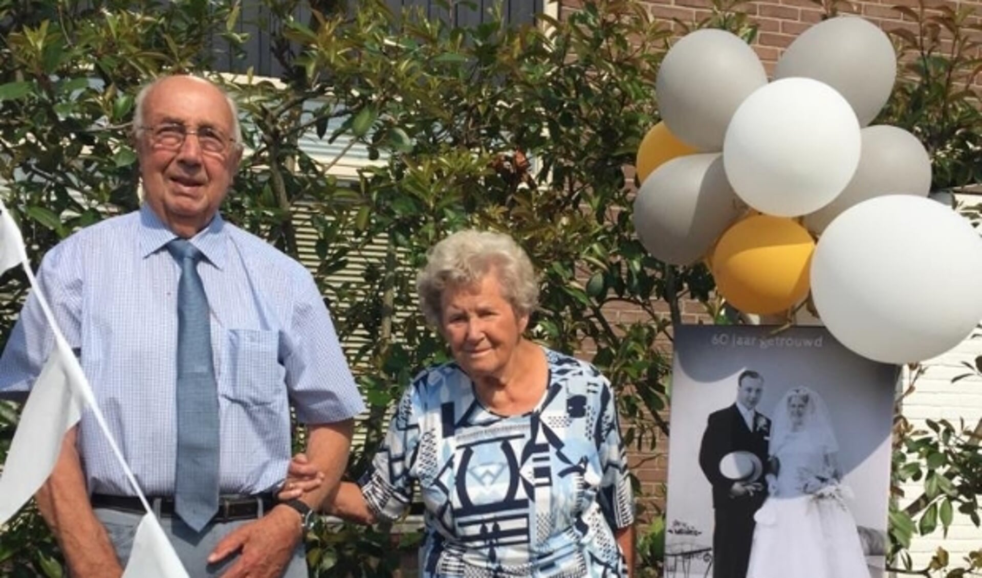 Op dinsdag 11 augustus 2020 is het echtpaar de heer G.M. van Veen en mevrouw L. van Veen-van Nuijssenborgh, uit Beusichem 60-jaar gehuwd.