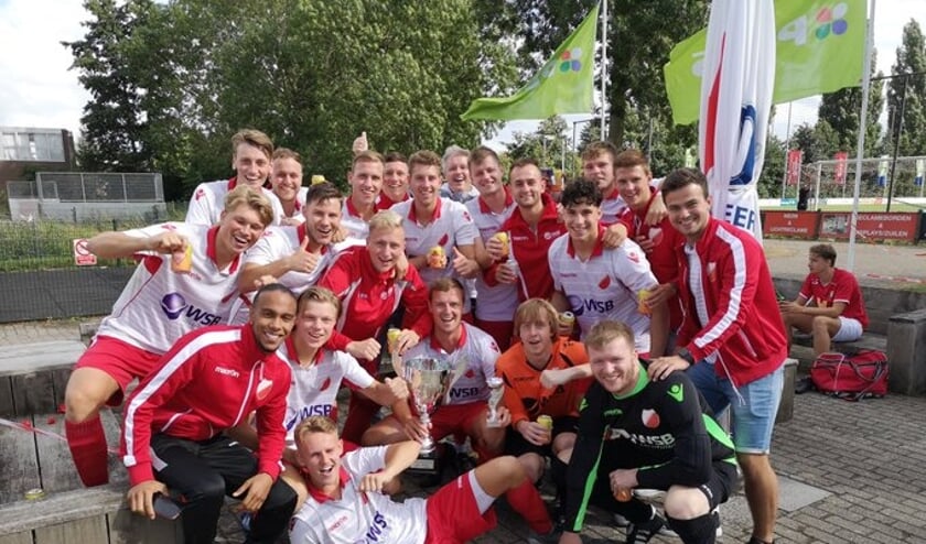 • Hardinxveld winnaar van het Louis de Kam-toernooi.