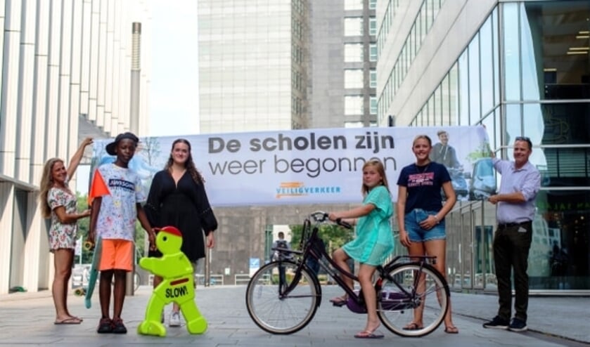 Op de foto vlnr: Carmen, Lavayet, Lara, Amy, Lieke en Ivo