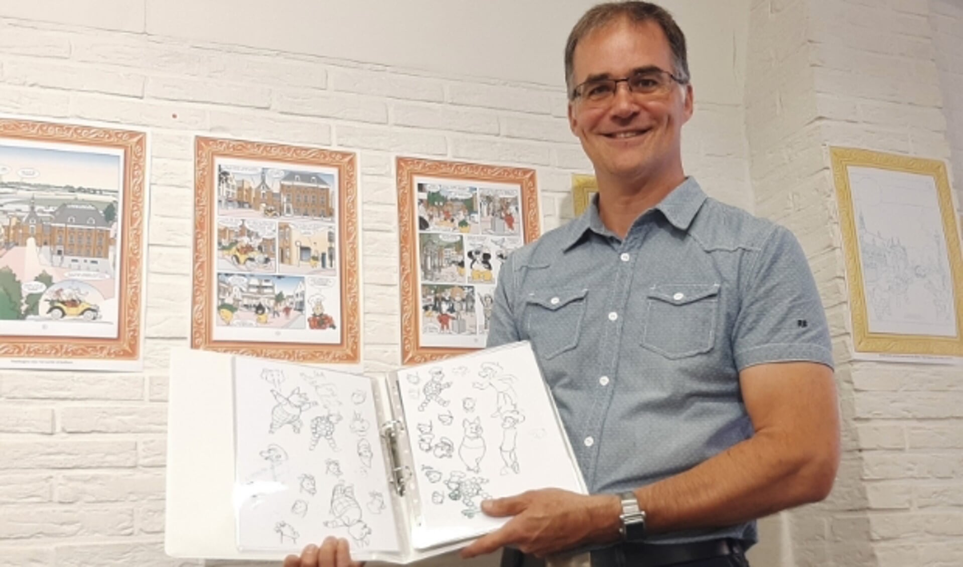 De Tielse striptekenaar Arie van Vliet laat in de expositie zien hoe zijn Flipje-ontwerpen tot stand komen (foto: Corien Remijn)