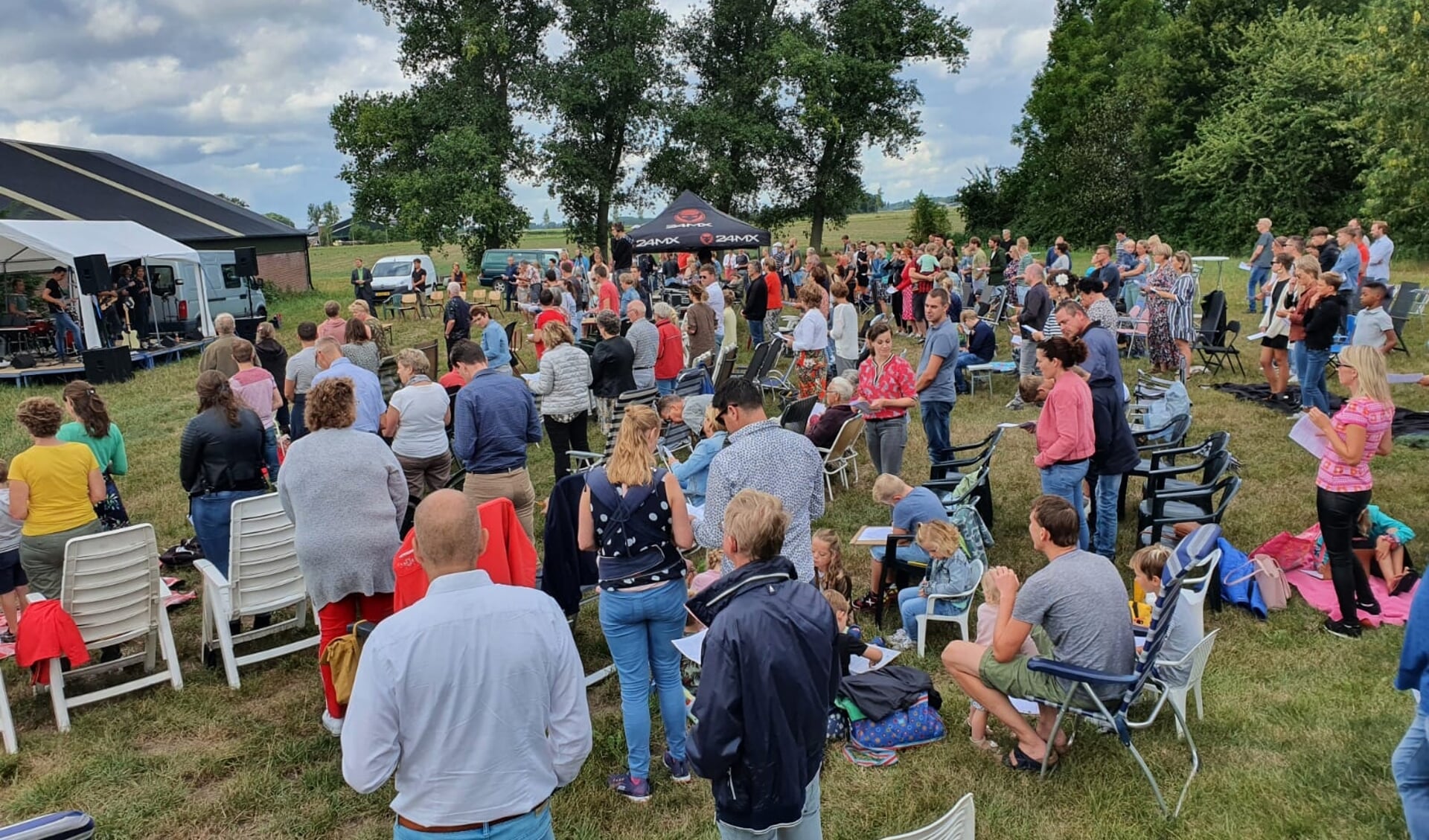 De sing-in aan de Hoofdstraat.